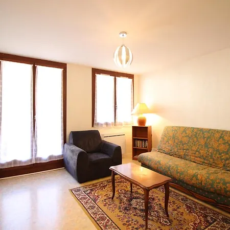 Apartment F2 Bis De 45m² Avec Balcon, Parking Et Confort Au Mont-dore - Fr-1-415-116 *
